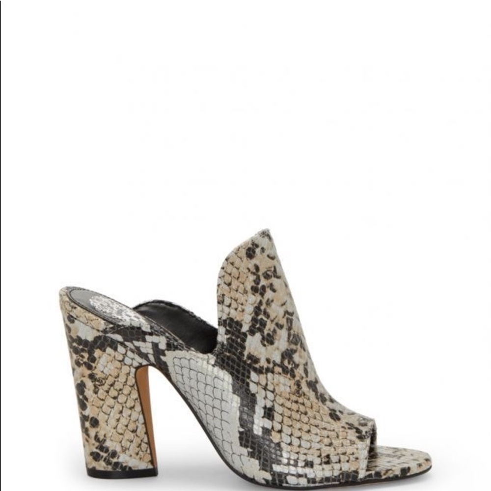 Never worn Vince Camuto Gerrty